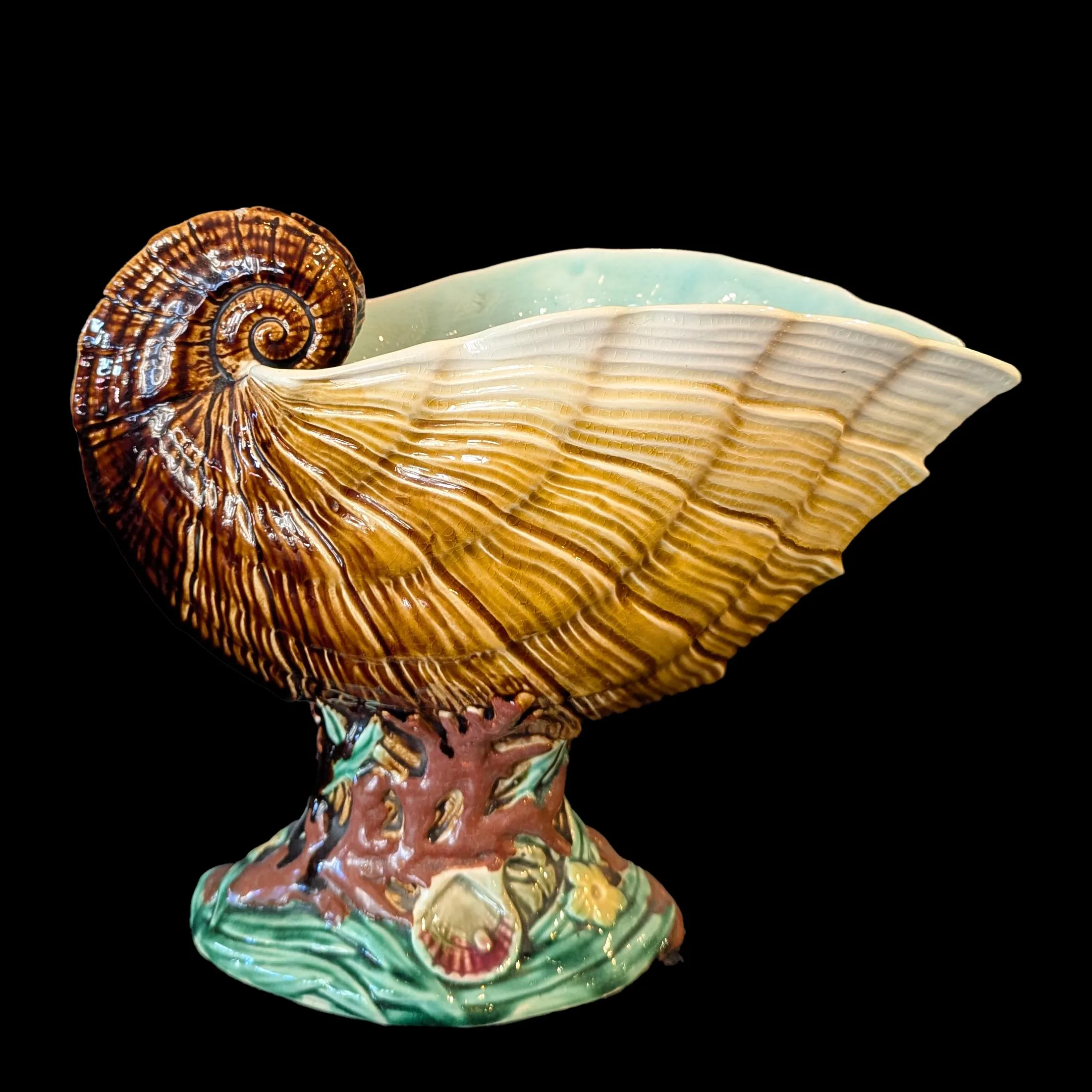 Grande Coupe en forme de nautile, barbotine, Choisy le Roi, circa 1870