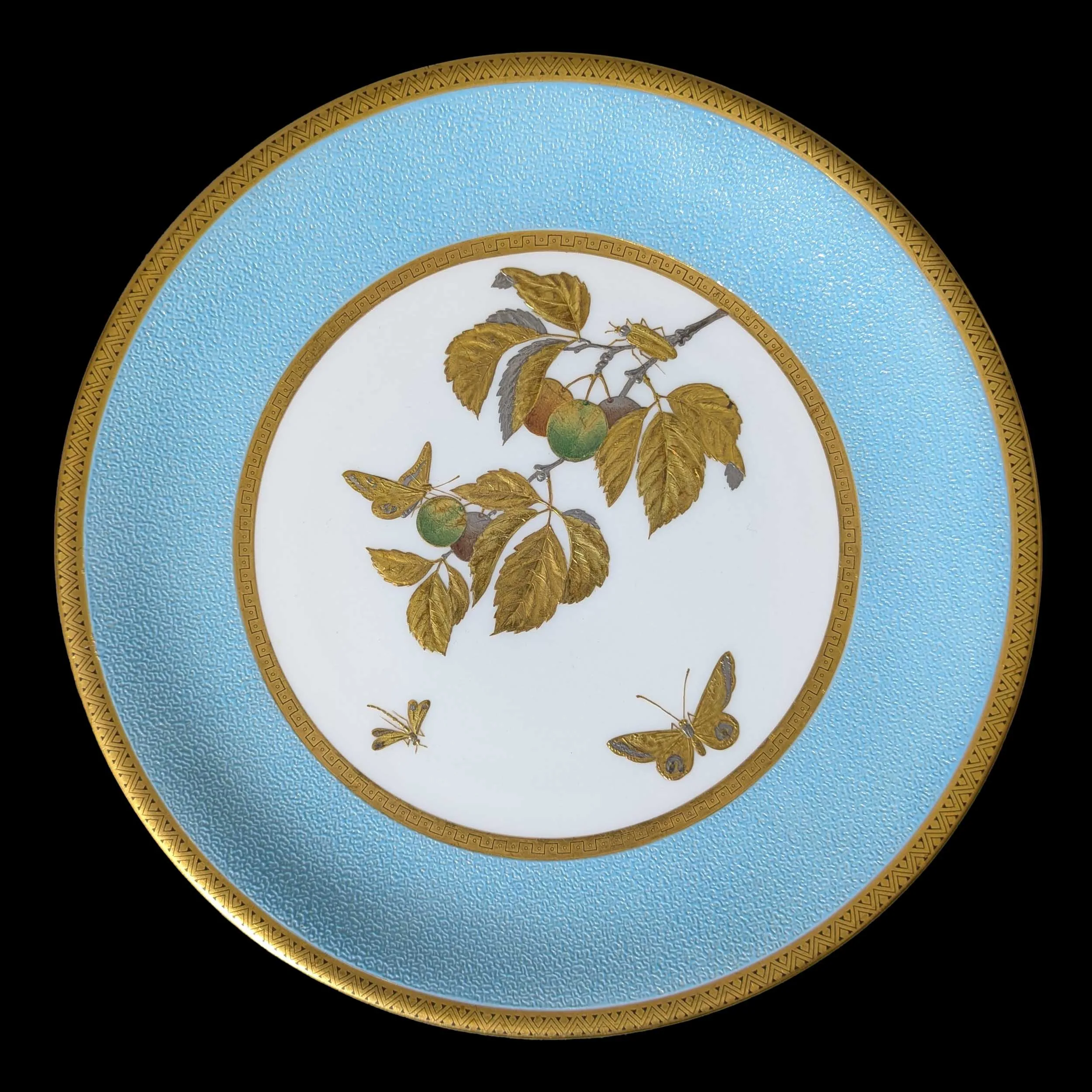 Assiette en porcelaine à décor de fleurs et insectes à l'or et platine en relief, Manufacture de Minton, vers 1890