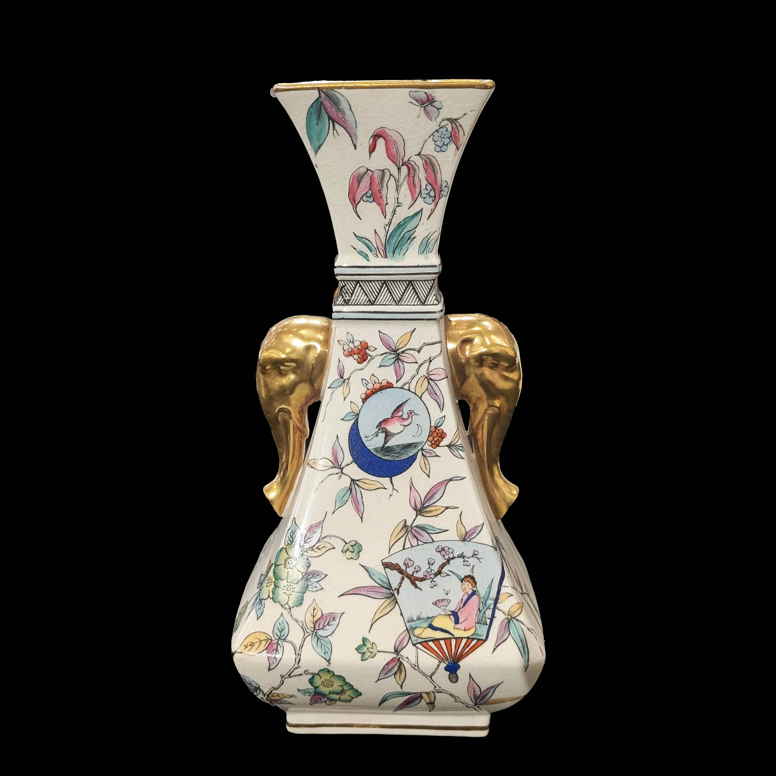 Vase &agrave; d&eacute;cor japonisant et anse en forme de t&ecirc;te d'&eacute;l&eacute;phant, Old Hall Earthenware Ltd, mod&egrave;le attribu&eacute; &agrave; Christopher Dresser, circa 1880