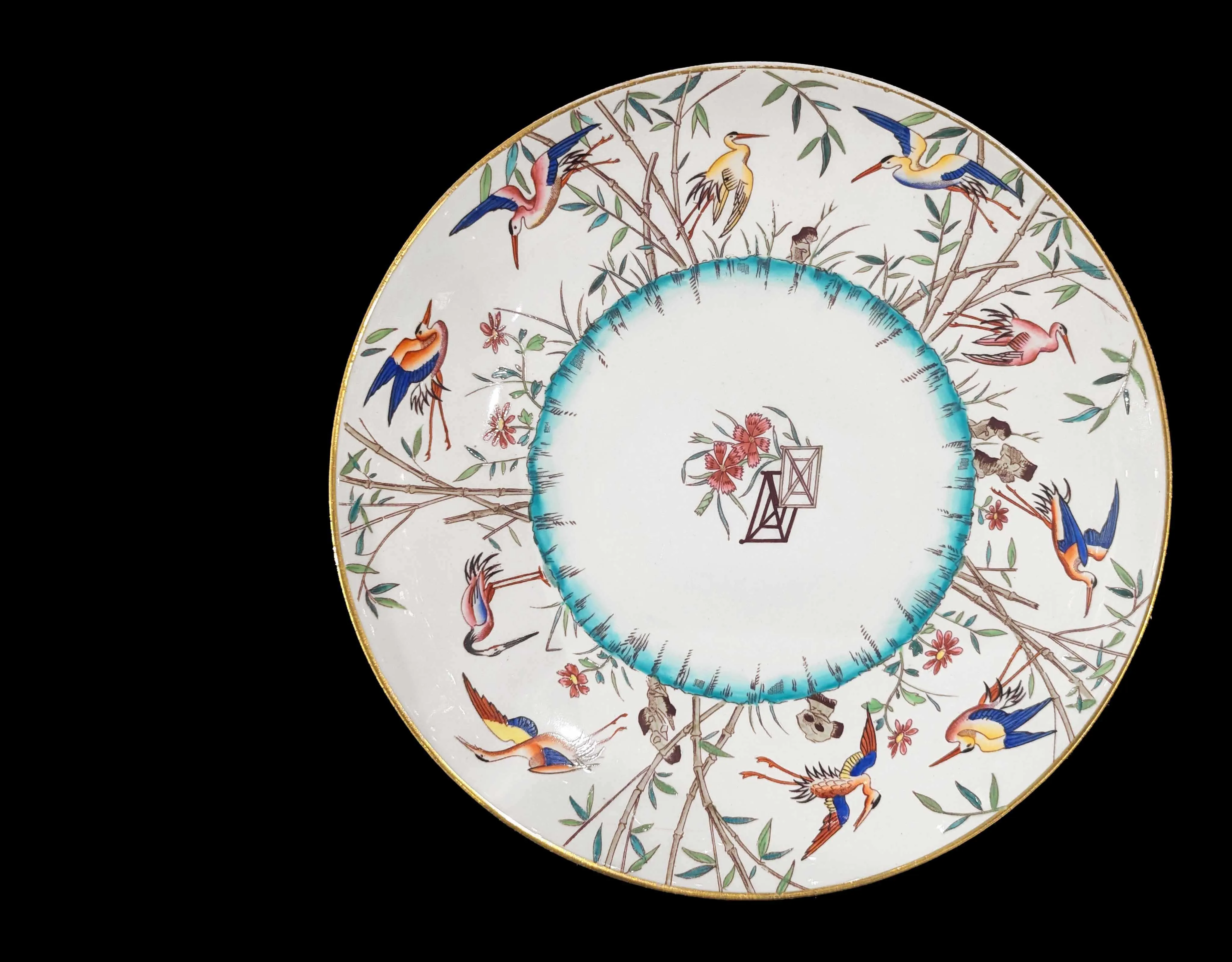 Assiette en porcelaine &agrave; d&eacute;cor de grues et bambous, manufactre de Minton, mod&egrave;le attribu&eacute; &agrave; Christopher Dresser, circa 1880
