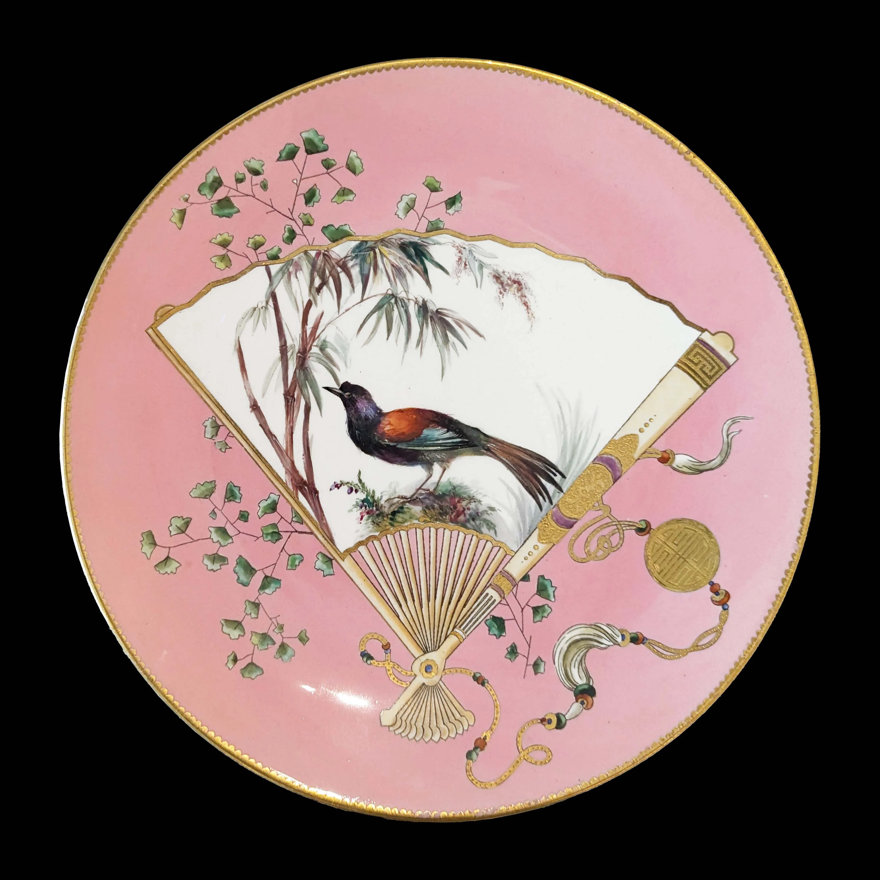 Assiette en porcelaine de la manufacture de Minton, mod&egrave;le attribu&eacute; &agrave; Christopher Dresser, fin XIXe si&egrave;cle