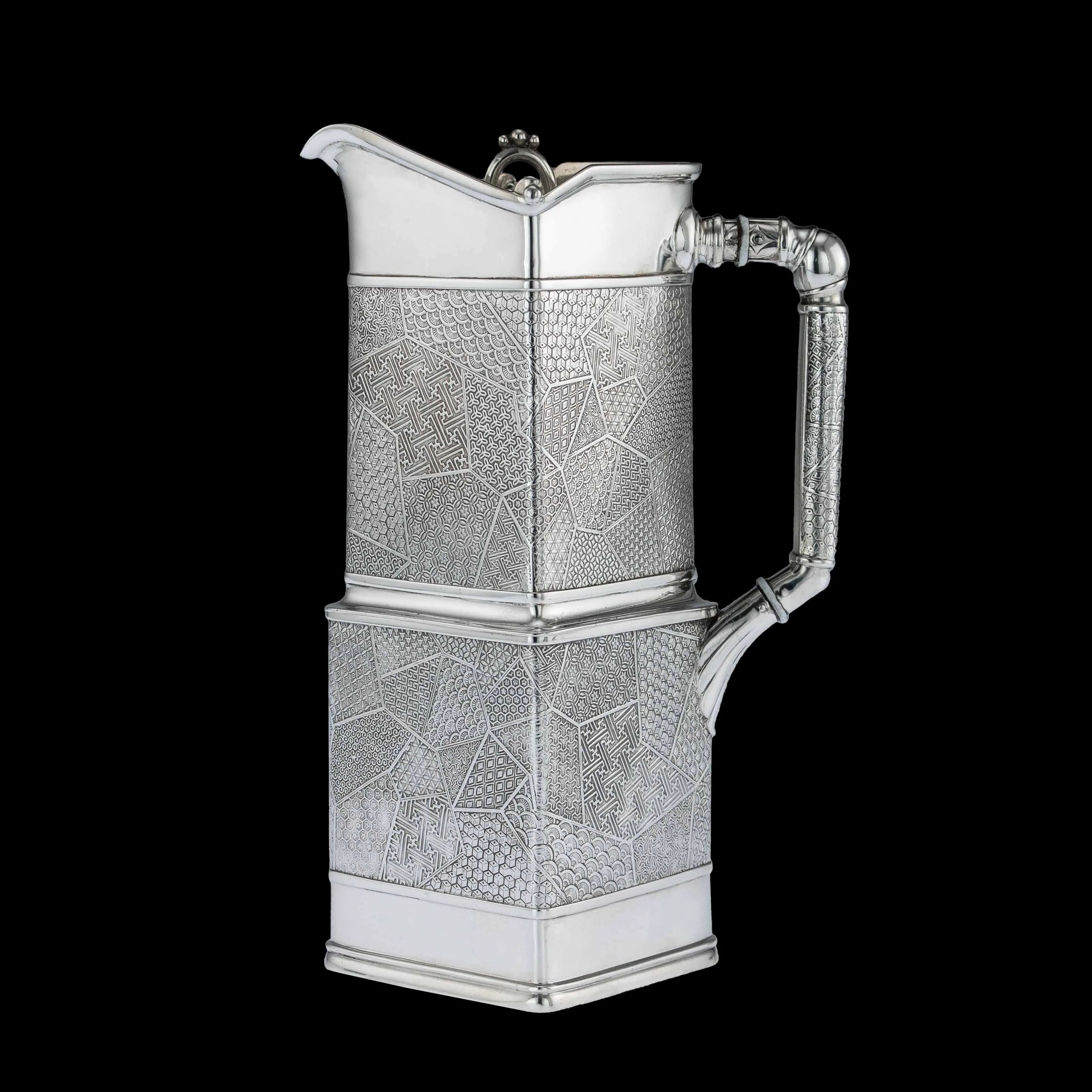 Verseuse &agrave; d&eacute;cor japonisant "komai", mod&egrave;le de Christopher Dresser
