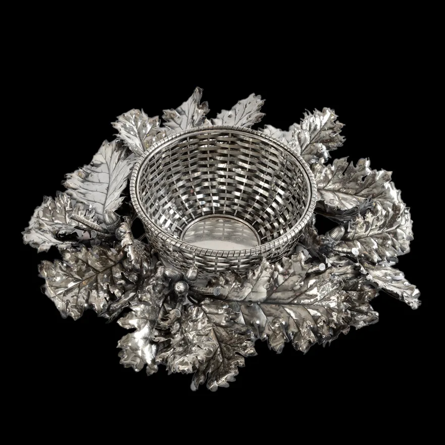 Corbeille orn&eacute;e de feuilles de ch&ecirc;nes Buccellati